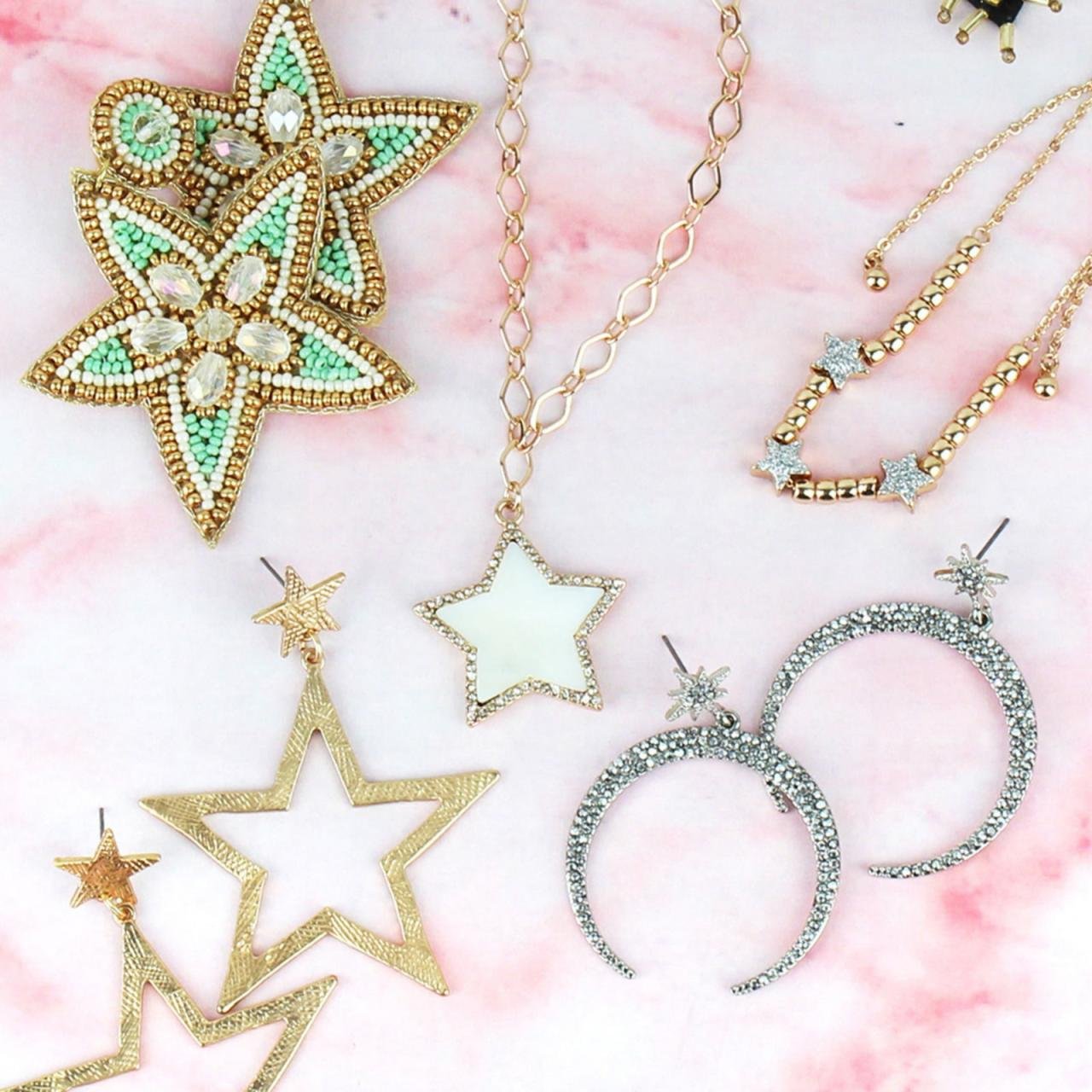 Accessories wholesale market